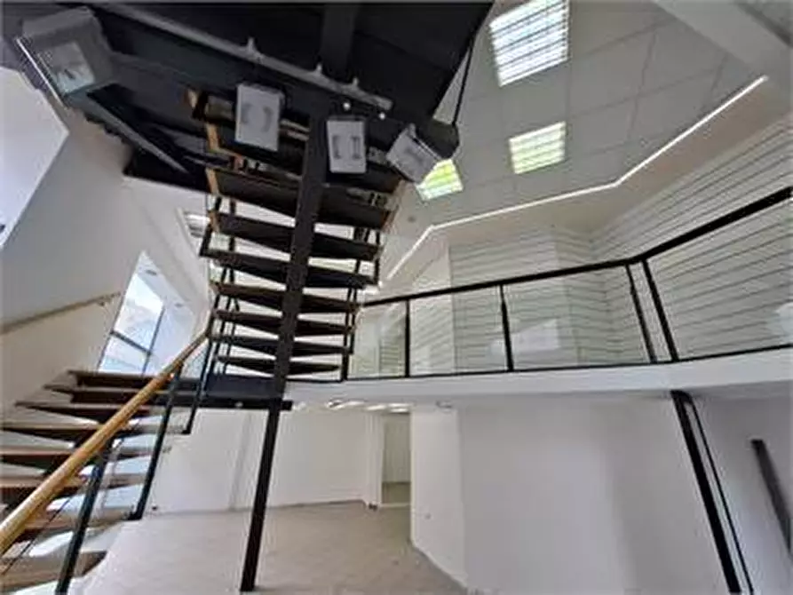 Immagine 7 di Locale commerciale in affitto  in Via Carducci a Trieste