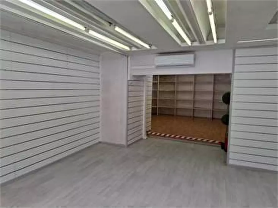 Immagine 10 di Locale commerciale in affitto  in Via Carducci a Trieste