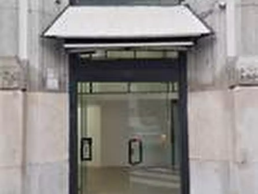 Immagine 14 di Locale commerciale in affitto  in Via Carducci a Trieste