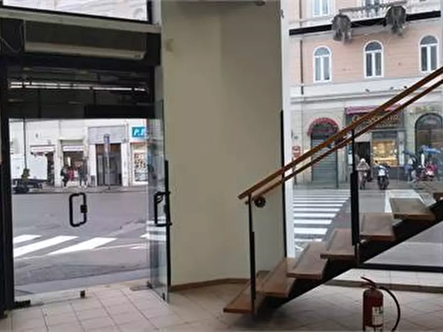 Immagine 17 di Locale commerciale in affitto  in Via Carducci a Trieste