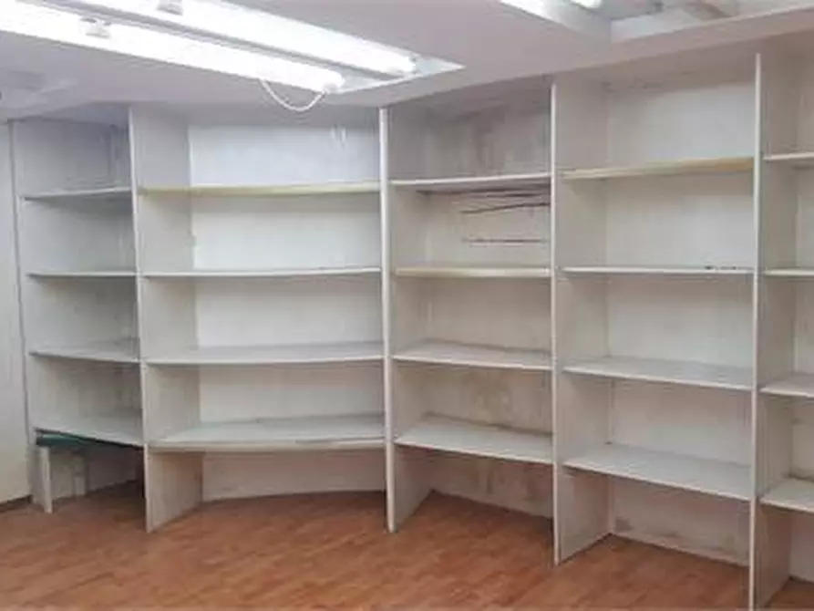 Immagine 22 di Locale commerciale in affitto  in Via Carducci a Trieste