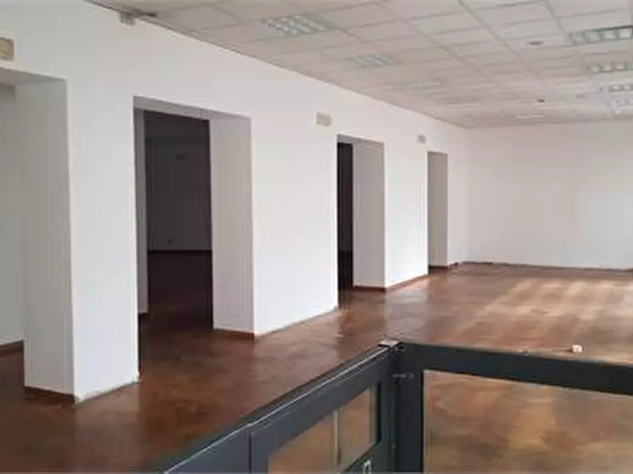 Immagine 24 di Locale commerciale in affitto  in Via Carducci a Trieste