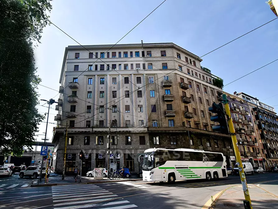 Immagine 3 di Locale commerciale in affitto  in Viale Lunigiana 3 a Milano