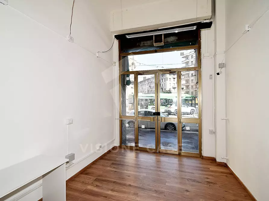 Immagine 7 di Locale commerciale in affitto  in Viale Lunigiana 3 a Milano