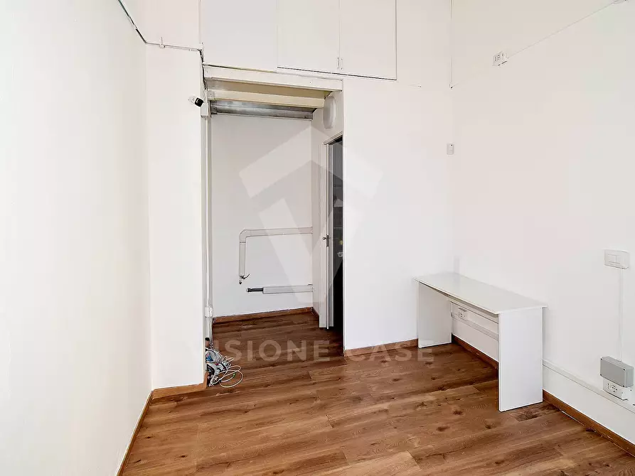 Immagine 9 di Locale commerciale in affitto  in Viale Lunigiana 3 a Milano