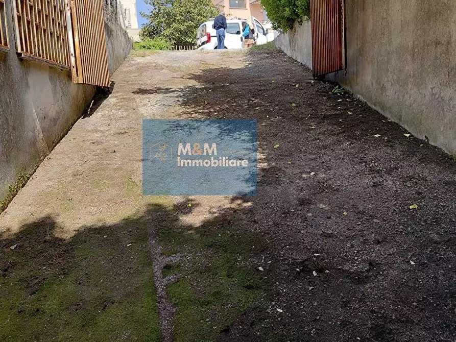 Immagine 1 di Box auto in vendita  in Via Lombardia 104 a Nettuno