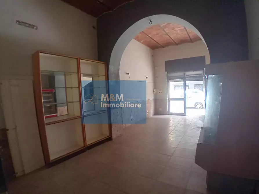 Immagine 19 di Negozio in vendita  a Nettuno