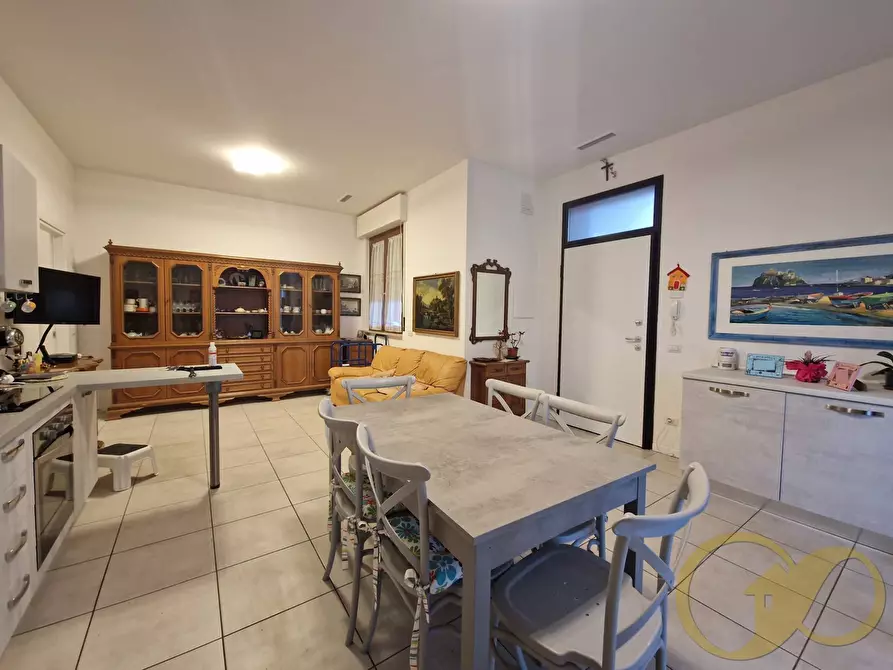 Immagine 5 di Appartamento in vendita  in Via F. Brancadori a Tolentino