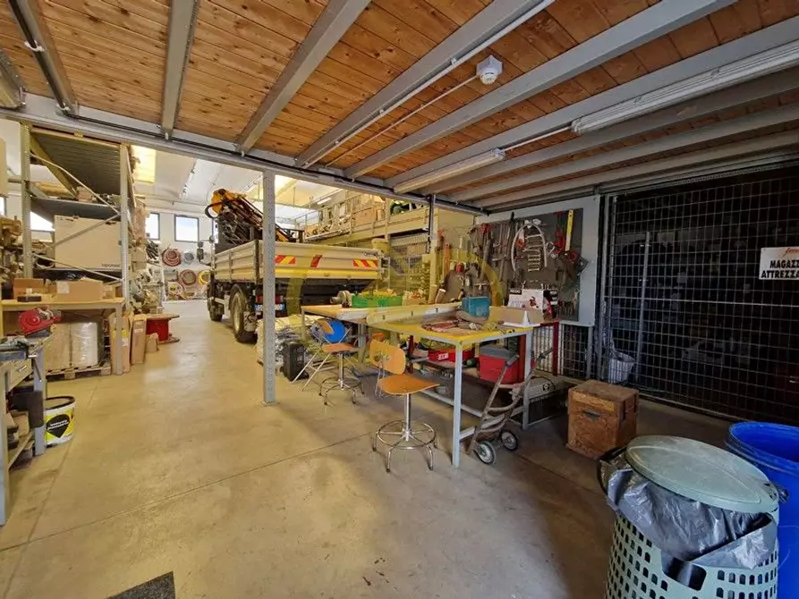 Immagine 14 di Capannone industriale in vendita  in Piceno a Montecosaro