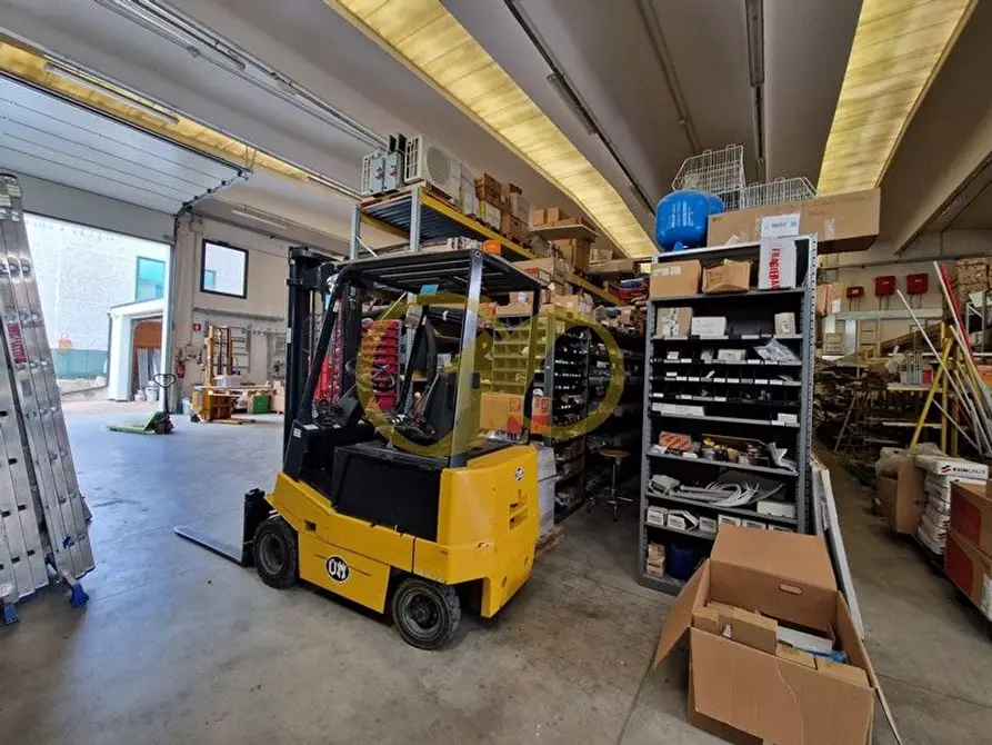 Immagine 15 di Capannone industriale in vendita  in Piceno a Montecosaro