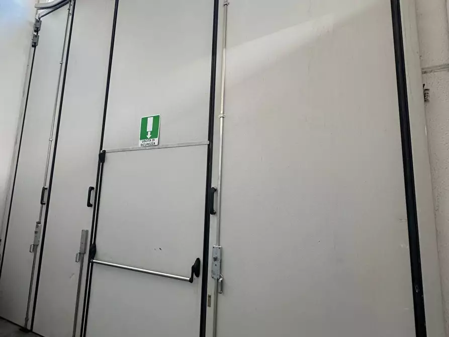 Immagine 4 di Capannone industriale in vendita  in Vincenzo Breda a Civitanova Marche