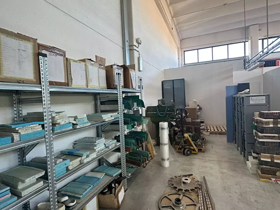 Immagine 8 di Capannone industriale in vendita  in Vincenzo Breda a Civitanova Marche