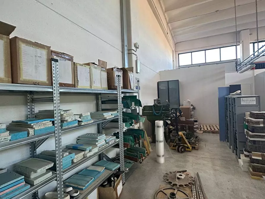 Immagine 9 di Capannone industriale in vendita  in Vincenzo Breda a Civitanova Marche