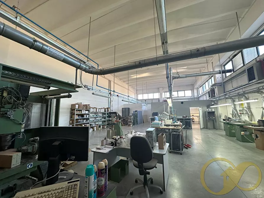 Immagine 16 di Capannone industriale in vendita  in Vincenzo Breda a Civitanova Marche