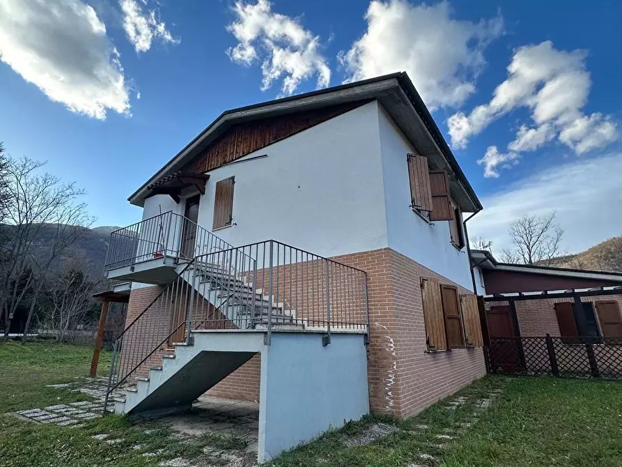 Immagine 1 di Casa semindipendente in vendita  in Brilli a Sarnano