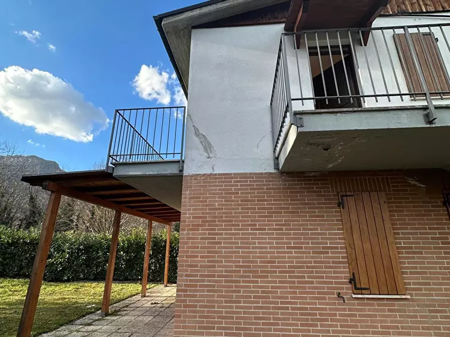 Immagine 3 di Casa semindipendente in vendita  in Brilli a Sarnano