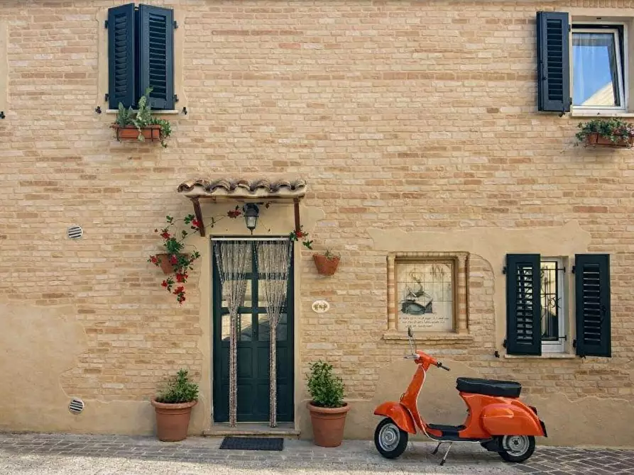 Immagine 2 di Casa indipendente in vendita  in Santa Croce a Macerata