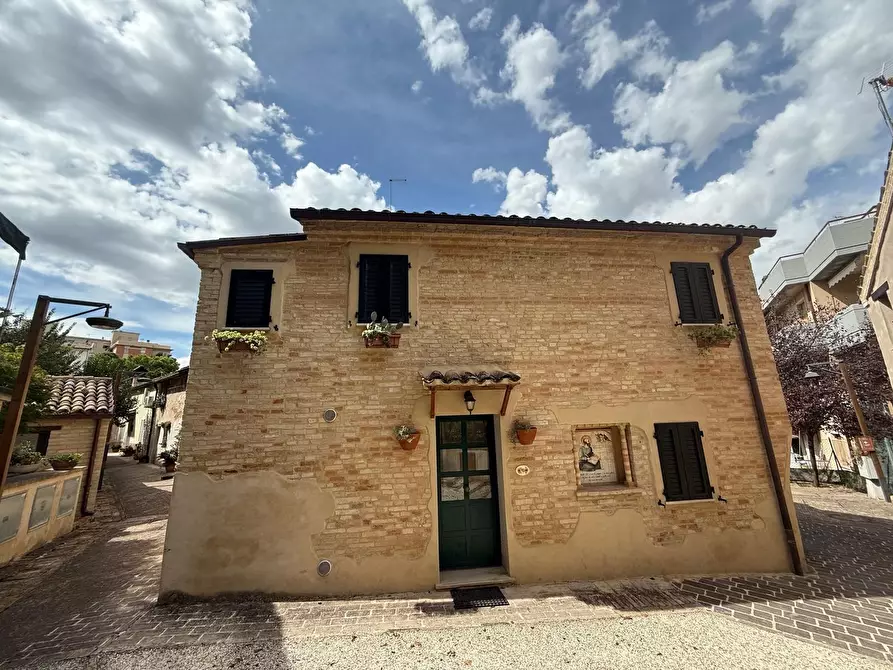Immagine 3 di Casa indipendente in vendita  in Santa Croce a Macerata