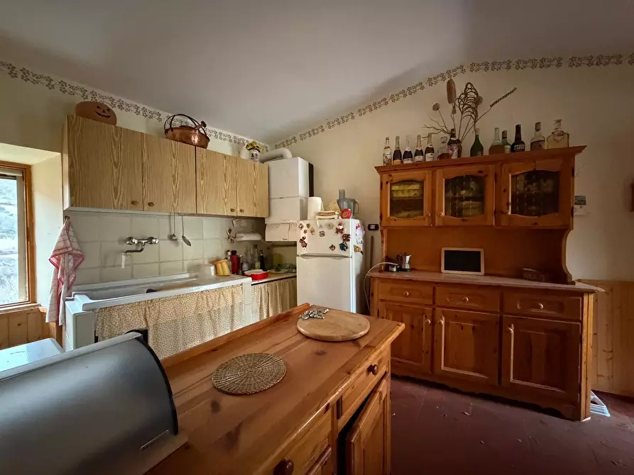 Immagine 3 di Casa indipendente in vendita  in Piè di Vescia 8 a Acquacanina