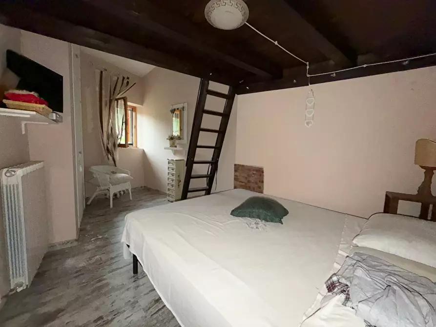 Immagine 5 di Casa indipendente in vendita  in Piè di Vescia 8 a Acquacanina