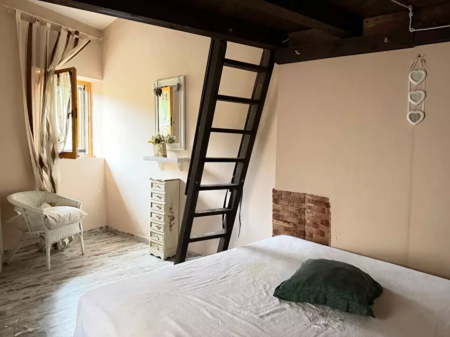 Immagine 9 di Casa indipendente in vendita  in Piè di Vescia 8 a Acquacanina