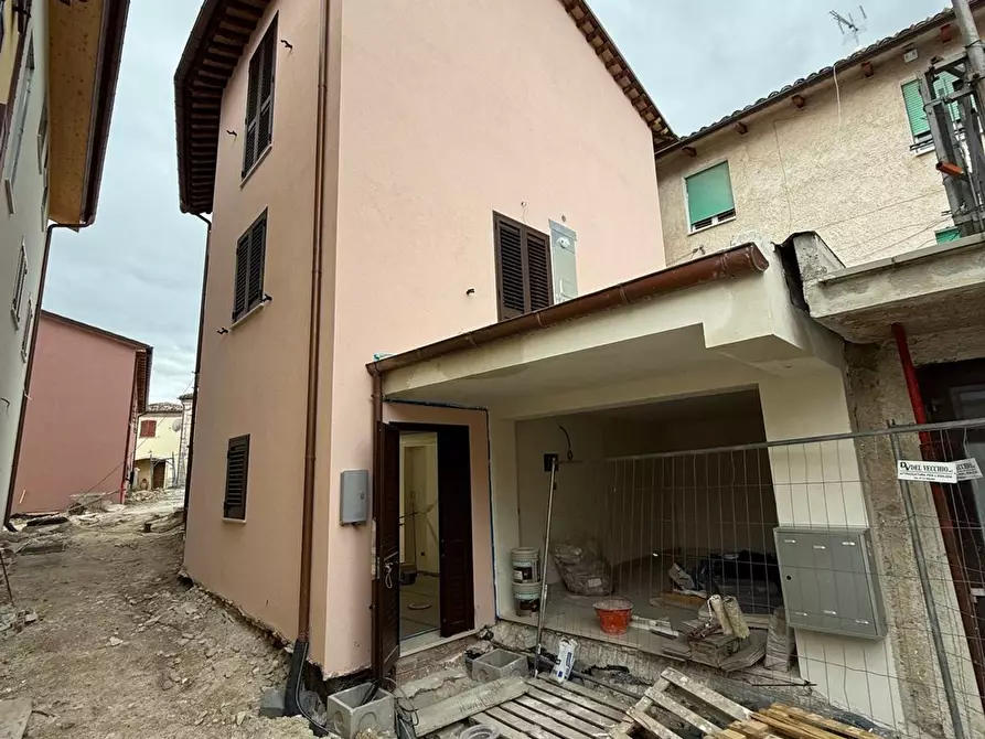 Immagine 2 di Casa indipendente in vendita  in Castello di Borgiano a Belforte Del Chienti