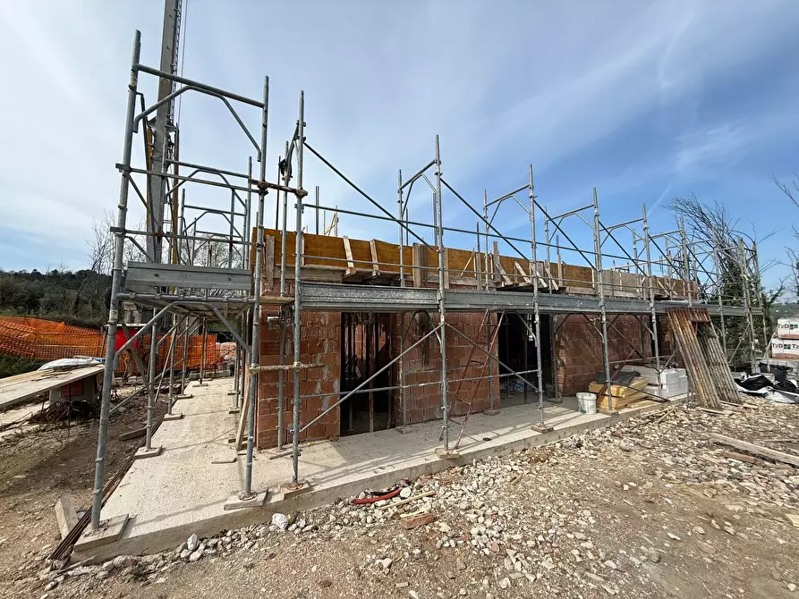 Immagine 1 di Villa in vendita  in Pianibianchi a Tolentino