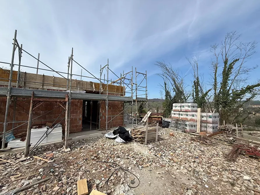 Immagine 2 di Villa in vendita  in Pianibianchi a Tolentino