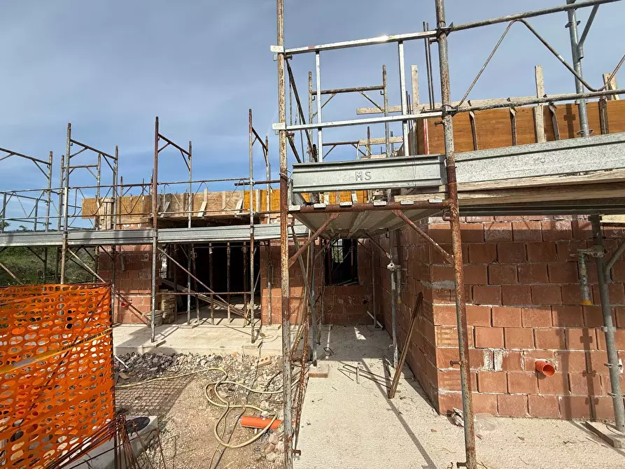 Immagine 6 di Villa in vendita  in Pianibianchi a Tolentino