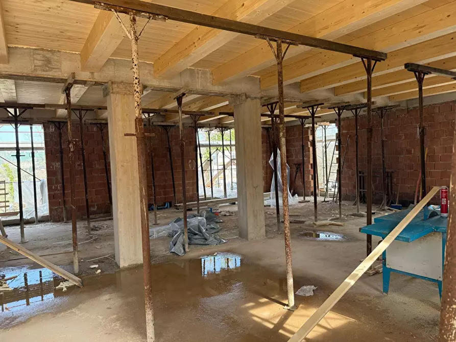 Immagine 10 di Villa in vendita  in Pianibianchi a Tolentino