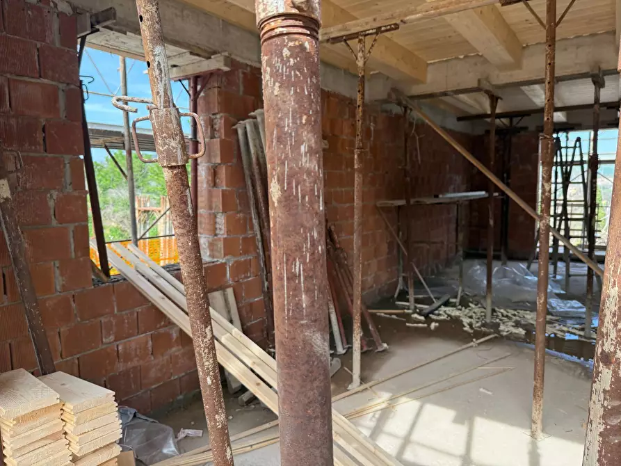 Immagine 13 di Villa in vendita  in Pianibianchi a Tolentino