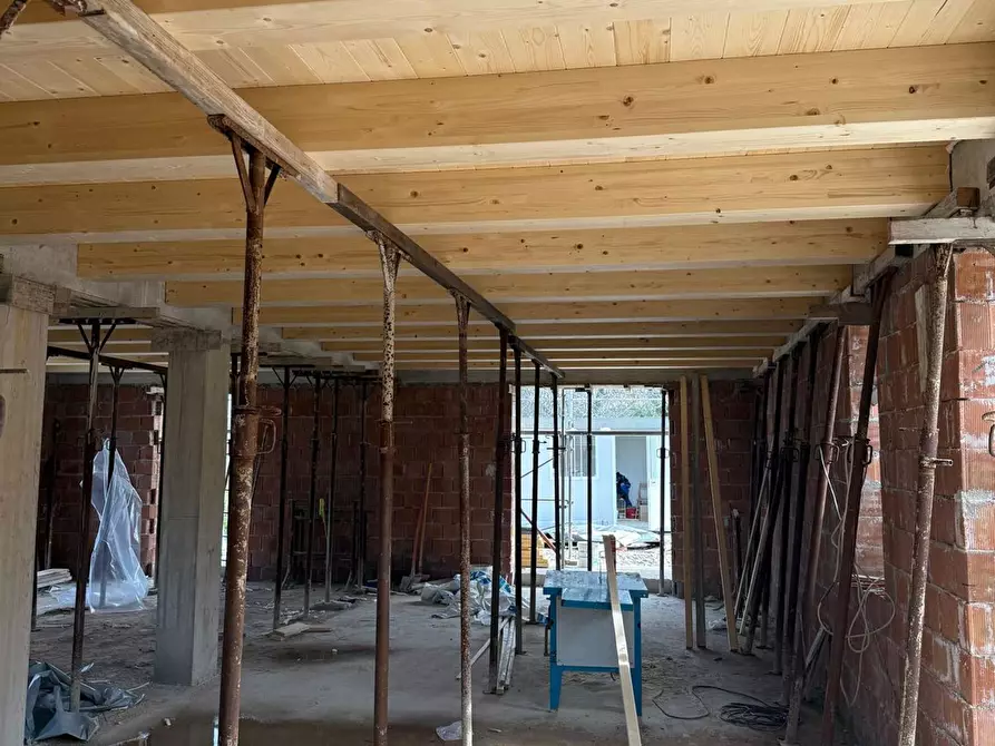 Immagine 14 di Villa in vendita  in Pianibianchi a Tolentino