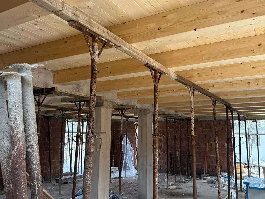 Immagine 15 di Villa in vendita  in Pianibianchi a Tolentino