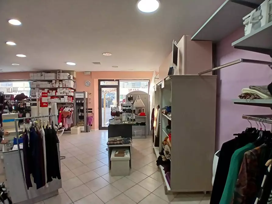 Immagine 3 di Attività commerciale in vendita  in Largo Manara a Fermo