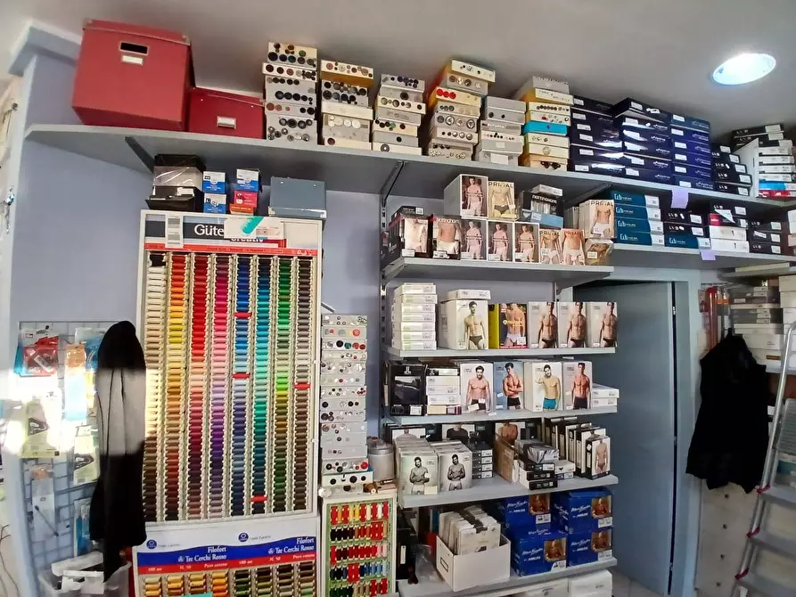 Immagine 4 di Attività commerciale in vendita  in Largo Manara a Fermo