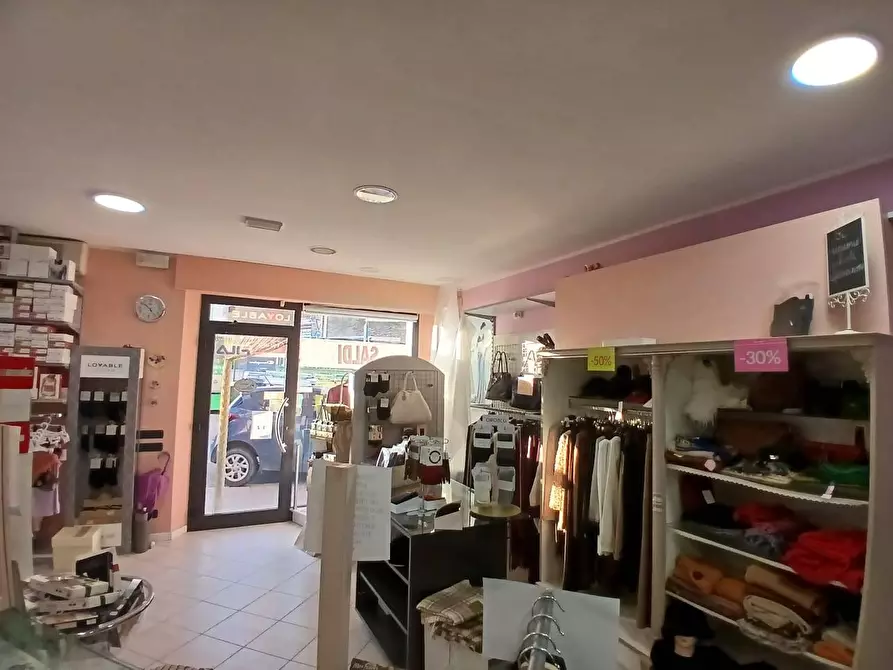 Immagine 5 di Attività commerciale in vendita  in Largo Manara a Fermo
