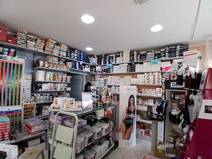 Immagine 6 di Attività commerciale in vendita  in Largo Manara a Fermo