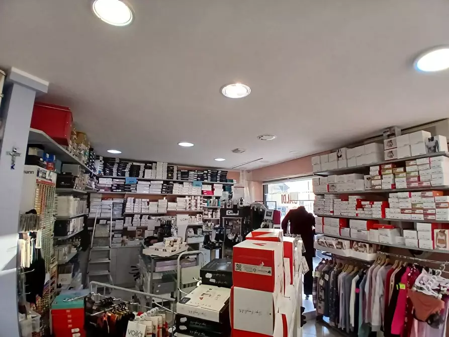 Immagine 7 di Attività commerciale in vendita  in Largo Manara a Fermo