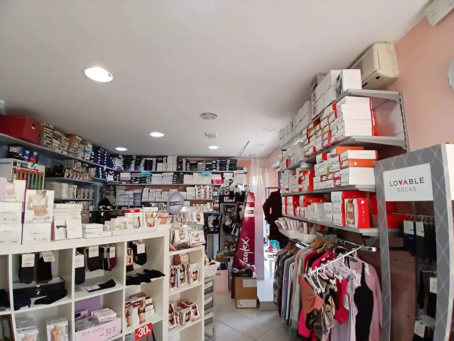 Immagine 8 di Attività commerciale in vendita  in Largo Manara a Fermo