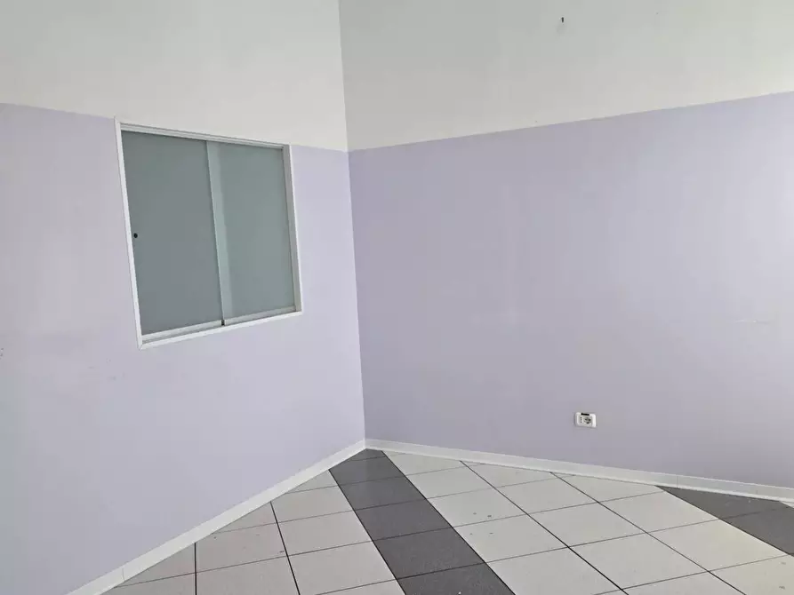 Immagine 6 di Locale commerciale in vendita  in Via Ginocchi a Civitanova Marche