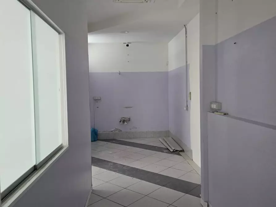 Immagine 1 di Locale commerciale in vendita  in Via Ginocchi a Civitanova Marche