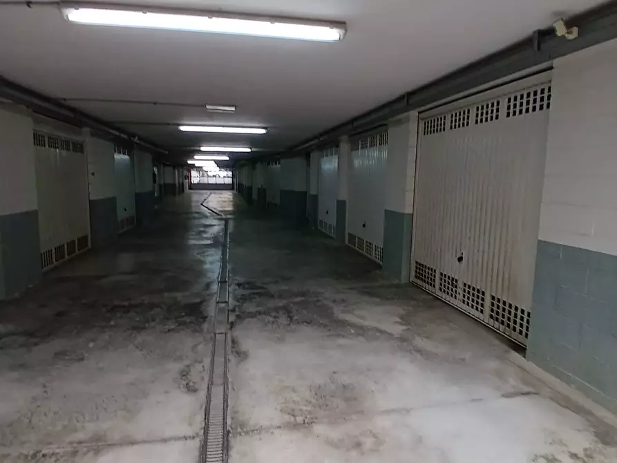 Immagine 1 di Box auto in vendita  in via Marconi a Civitanova Marche