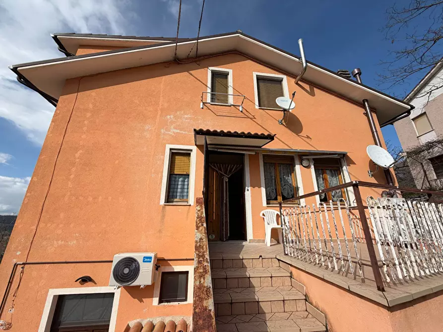 Immagine 1 di Appartamento in vendita  in Località Vescia a Acquacanina