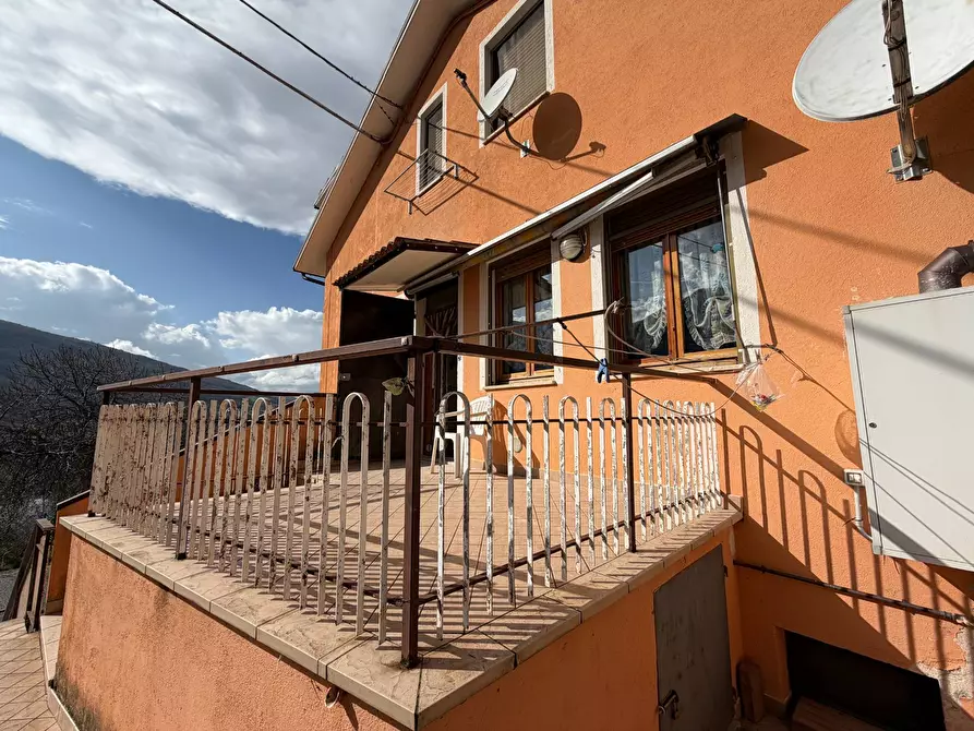 Immagine 2 di Appartamento in vendita  in Località Vescia a Acquacanina