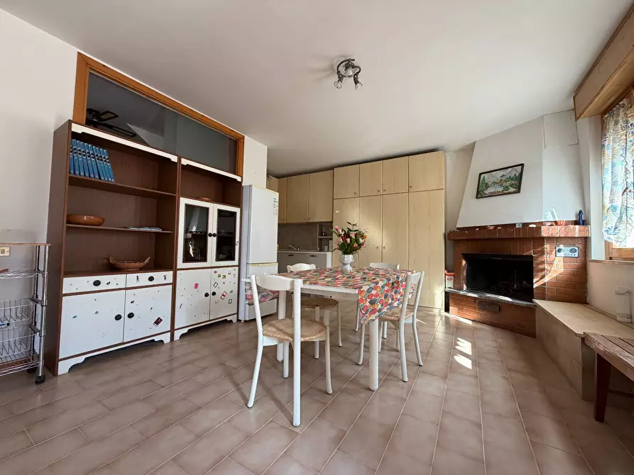 Immagine 3 di Appartamento in vendita  in Località Vescia a Acquacanina