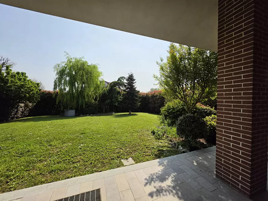 Immagine 3 di Villa in vendita  in via mario cora 3 a Asti