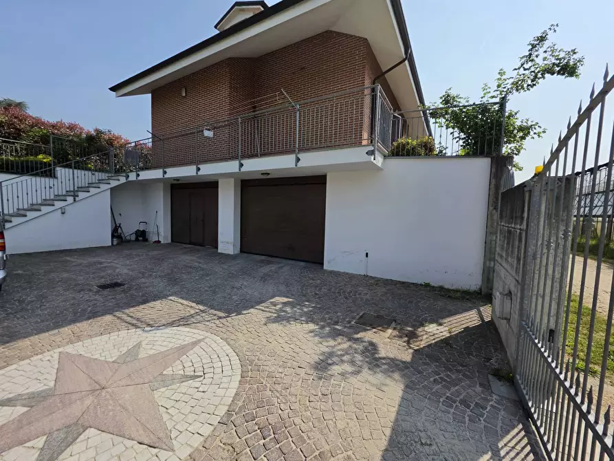 Immagine 29 di Villa in vendita  in via mario cora 3 a Asti