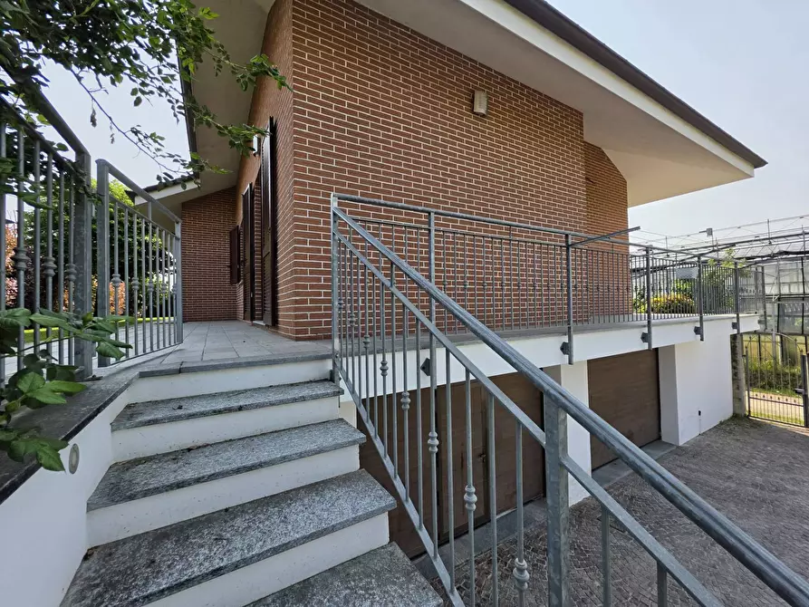 Immagine 30 di Villa in vendita  in via mario cora 3 a Asti