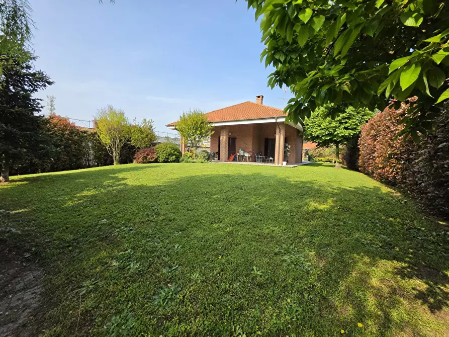 Immagine 9 di Villa in vendita  in via mario cora 3 a Asti