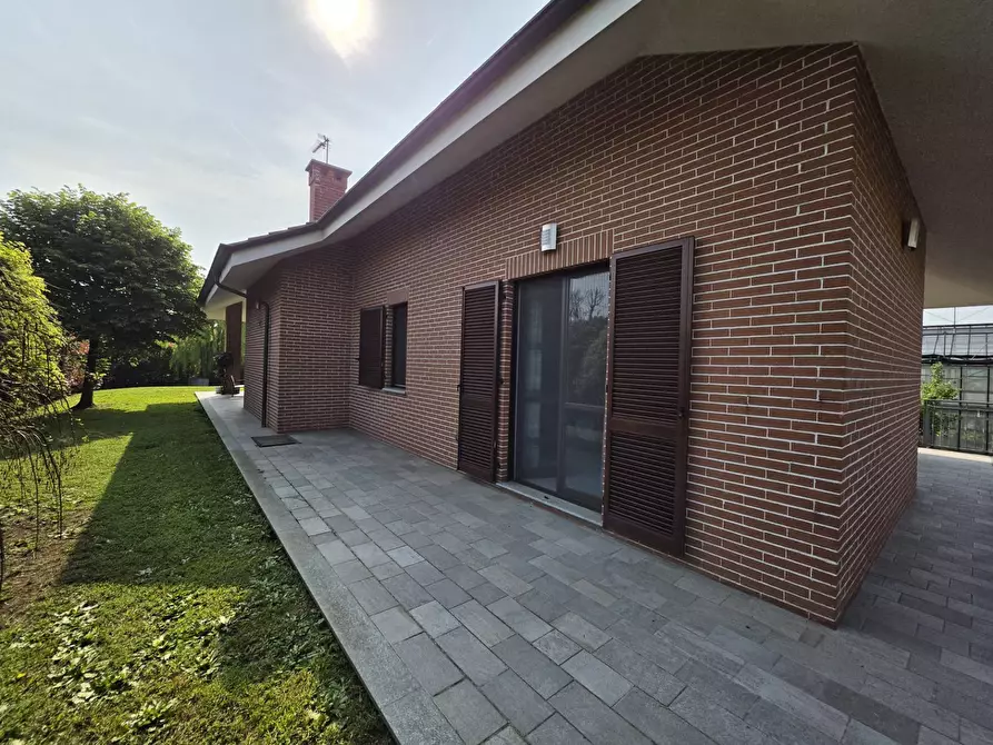 Immagine 37 di Villa in vendita  in via mario cora 3 a Asti